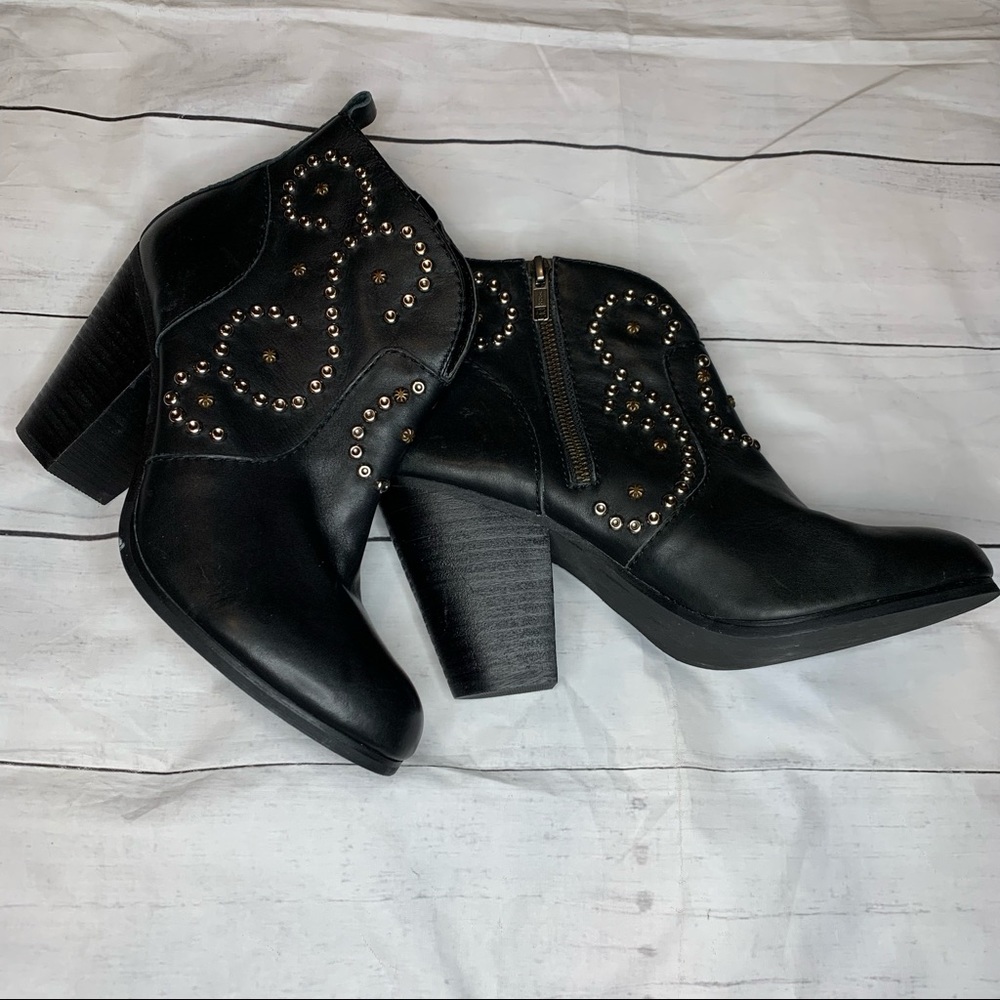 Steve Madden Awsum Black Ankle Boots Studs Leather Size 10